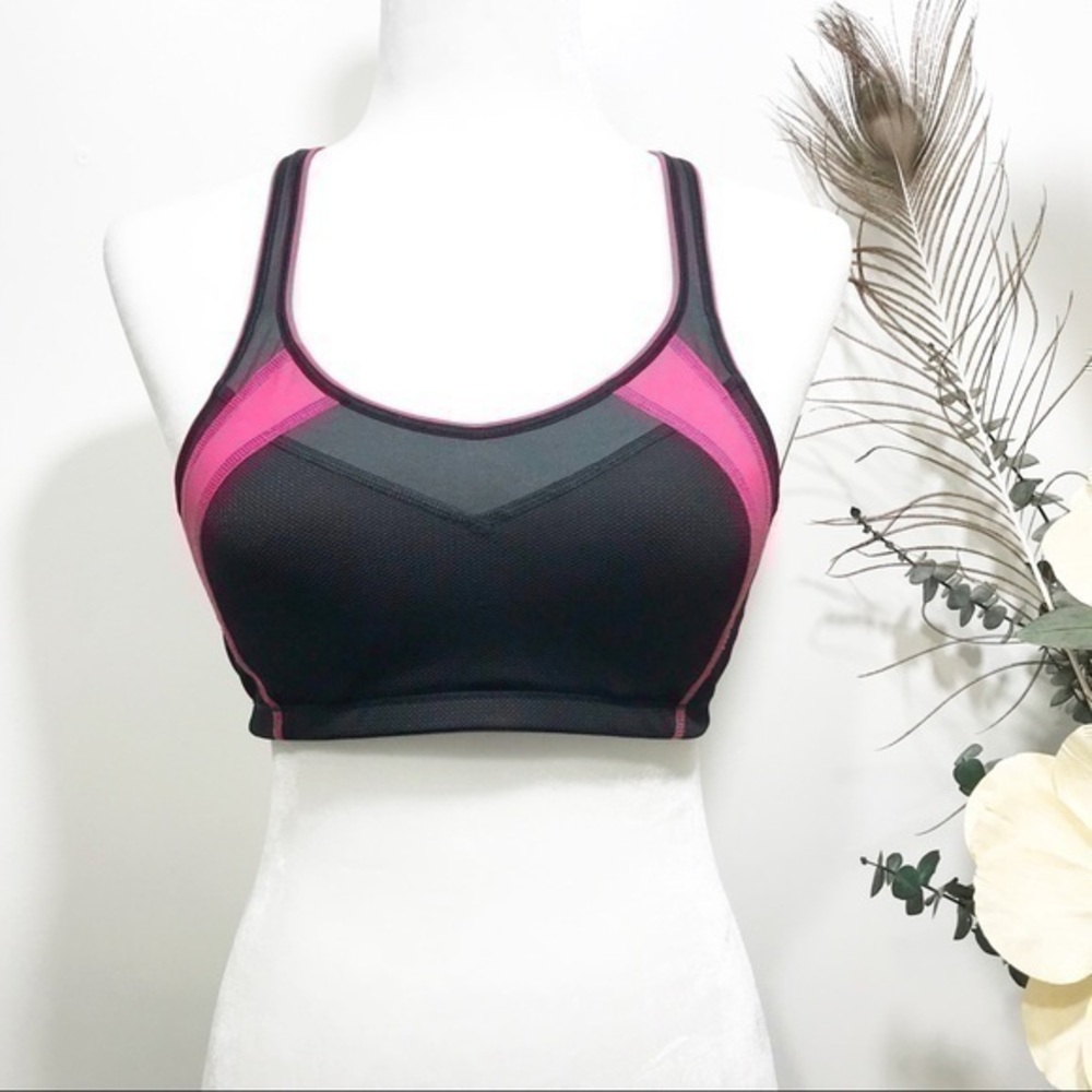NWT Maha moving comfort sport bras Size M